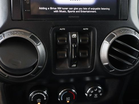 Used 2018 Jeep Wrangler Unlimited Sport S image 27