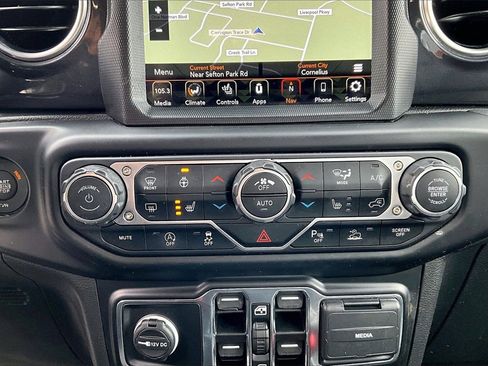 Certified 2022 Jeep Wrangler Unlimited Sahara image 18