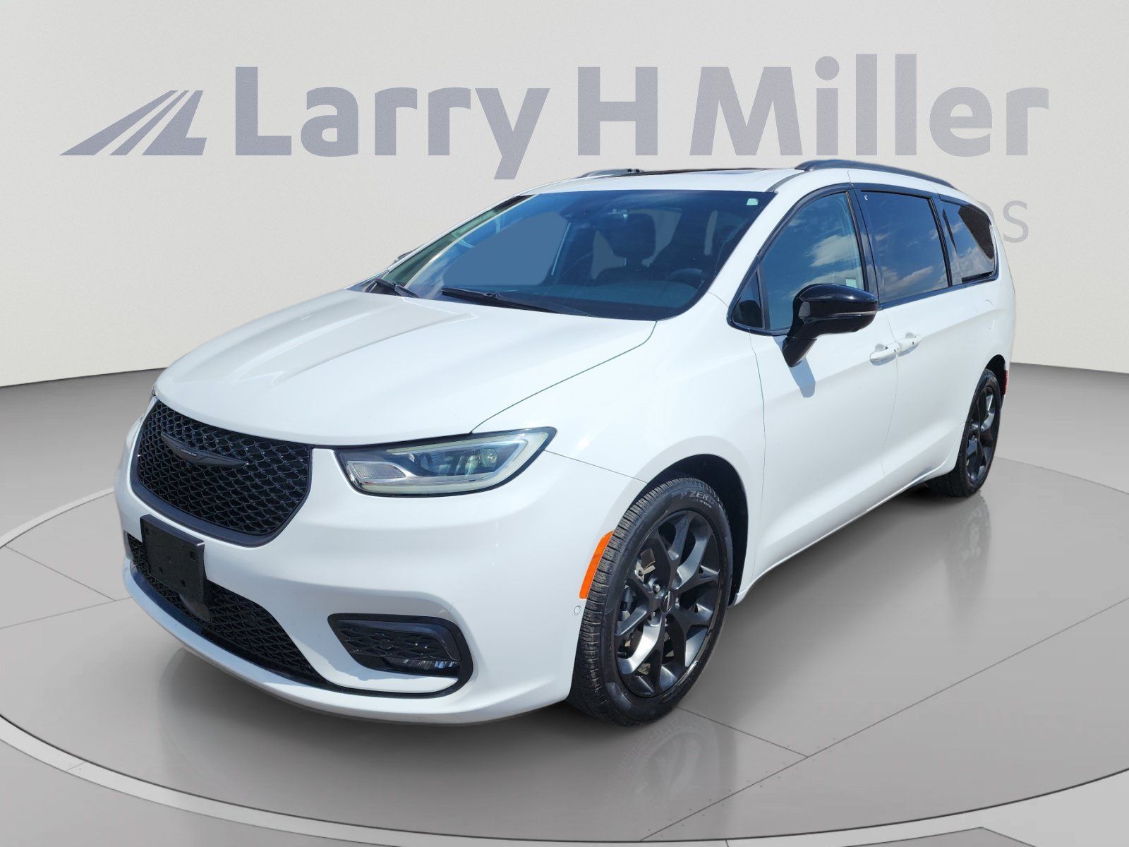 Used 2023 Chrysler Pacifica Limited w/ S Appearance Package FWD image 1