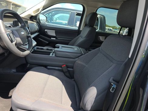 Used 2025 Ford Expedition Max Active RWD image 7