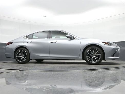 Used 2024 Lexus ES 350 w/ Premium Package image 11