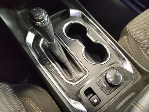 Used 2020 Chevrolet Traverse LT FWD image 26