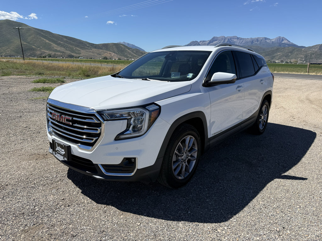 Used 2022 GMC Terrain SLT w/ Tech Package AWD/4WD image 3