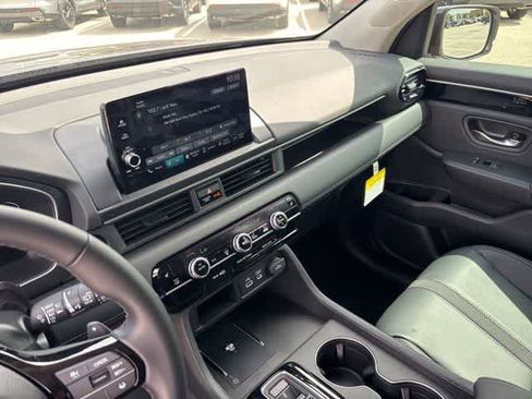 Used 2025 Honda Pilot EX-L image 19