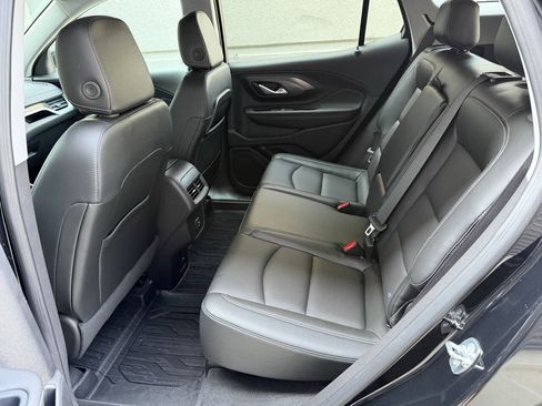 Used 2024 GMC Terrain SLT w/ Infotainment Package II AWD/4WD image 17