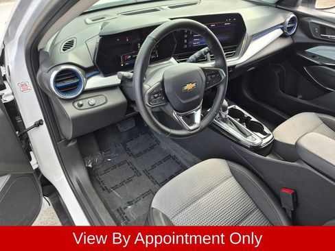 Used 2025 Chevrolet Trax LT w/ LT Convenience Package FWD image 11