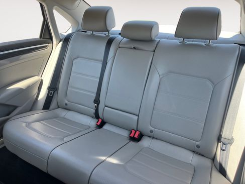 Used 2017 Volkswagen Passat 1.8T SE image 16