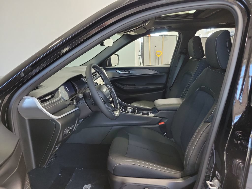 New 2026 Jeep Grand Cherokee 4WD image 10