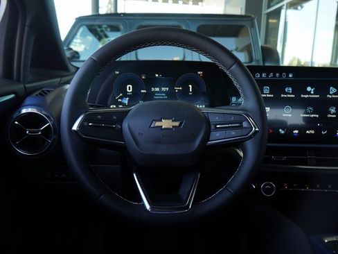 New 2025 Chevrolet Equinox EV LT image 16