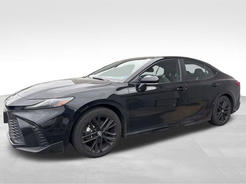 Used 2025 Toyota Camry SE image 15