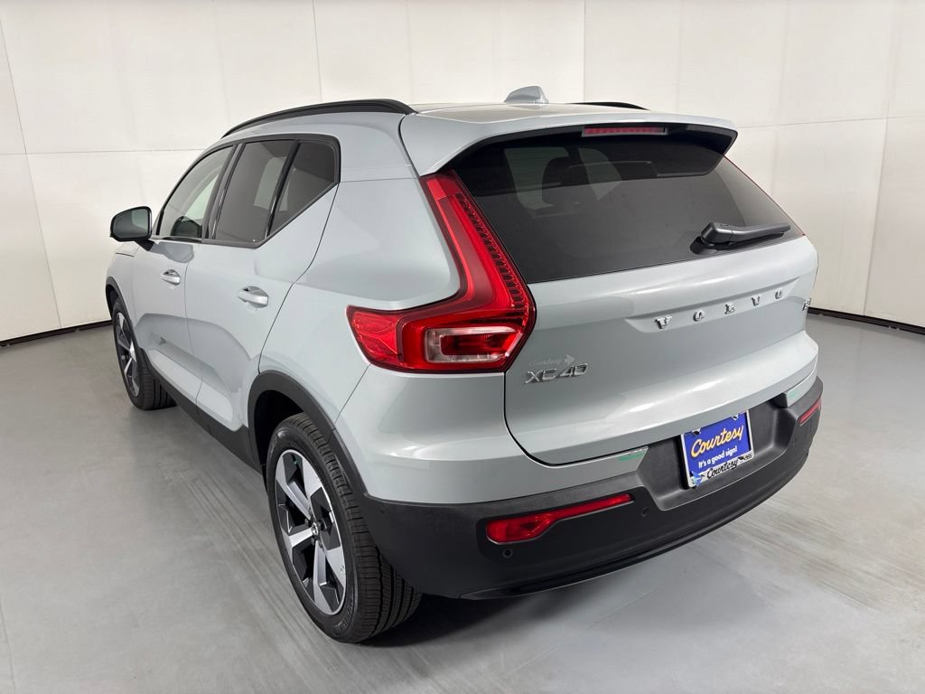 Used 2026 Volvo XC40 B5 Plus AWD/4WD image 6