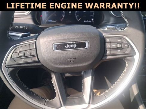 Used 2025 Jeep Grand Cherokee Laredo X w/ Trailer Tow Package AWD/4WD image 4
