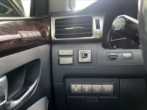 Used 2013 Lexus LX 570 4WD image 35