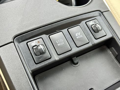 Used 2015 Toyota Camry LE image 29