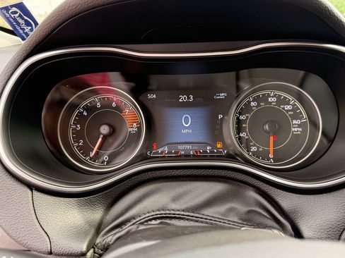 Used 2019 Jeep Cherokee Trailhawk AWD/4WD image 21