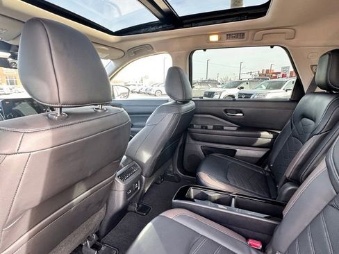 Certified 2024 Nissan Pathfinder Platinum image 33