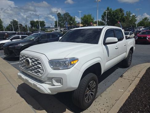 Used 2020 Toyota Tacoma SR w/ SR Convenience Package RWD image 2
