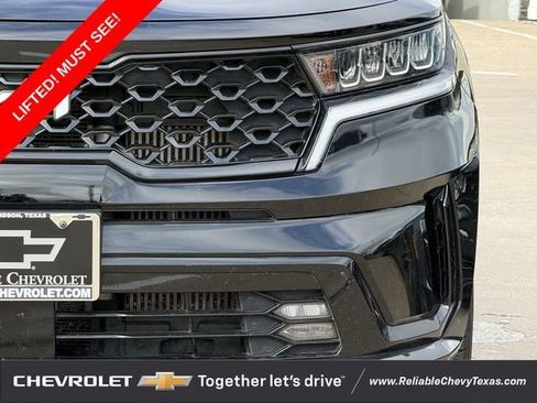 Used 2022 Kia Sorento EX w/ Panoramic Sunroof Package FWD image 4