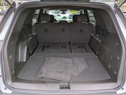 Used 2023 Chevrolet Traverse LT FWD image 13