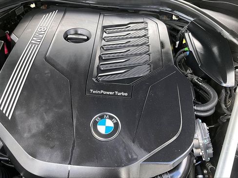 Used 2020 BMW 740i w/ M Sport Package RWD image 31