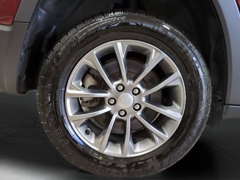 Used 2021 Jeep Cherokee Latitude Lux AWD/4WD image 24