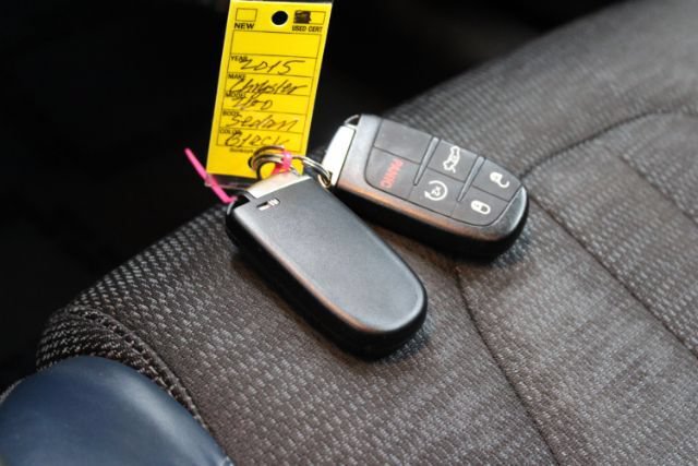 Used 2015 Chrysler 200 S w/ Comfort Group FWD image 12