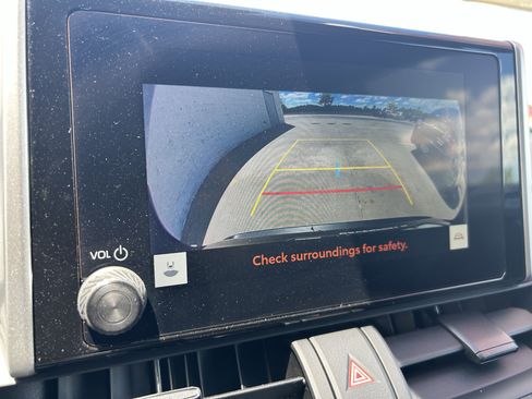Used 2025 Toyota RAV4 XLE AWD/4WD image 27