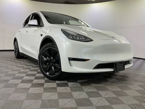 Used 2021 Tesla Model Y Long Range AWD/4WD image 36