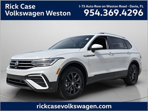 Certified 2024 Volkswagen Tiguan SE FWD image 1