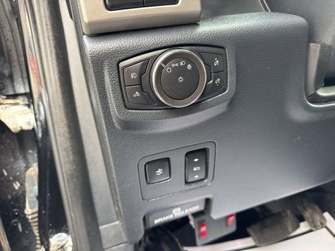 Used 2022 Ford F250 Lariat w/ Tremor Off-Road Package image 18