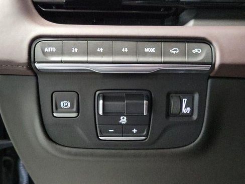 Certified 2022 Cadillac Escalade ESV Premium Luxury Platinum w/ Heavy-Duty Trailer Package AWD/4WD image 16