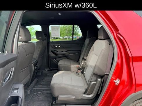 Used 2023 Chevrolet Traverse LT FWD image 9