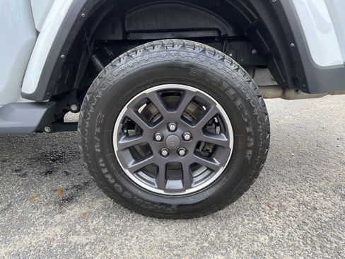 Certified 2022 Jeep Gladiator Overland w/ Popular Equipment Package image 48