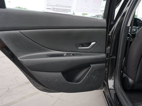 Used 2023 Hyundai Elantra SE FWD image 19