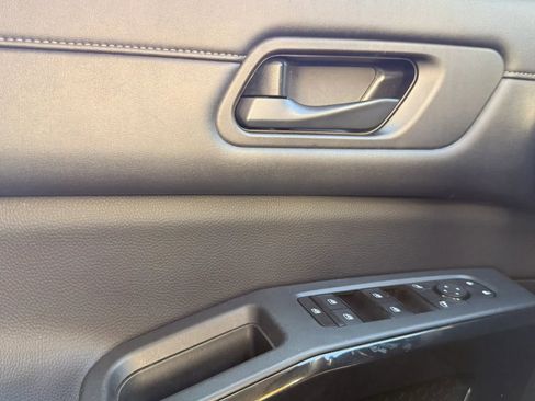Used 2024 Nissan Pathfinder SV FWD image 28