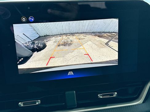 Used 2026 Chevrolet Equinox LT w/ Convenience Package II image 14