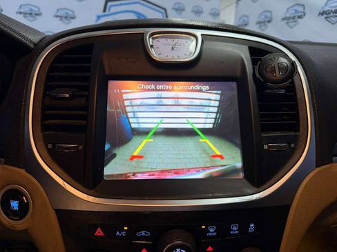 Used 2014 Chrysler 300 w/ Driver Convenience Group image 33