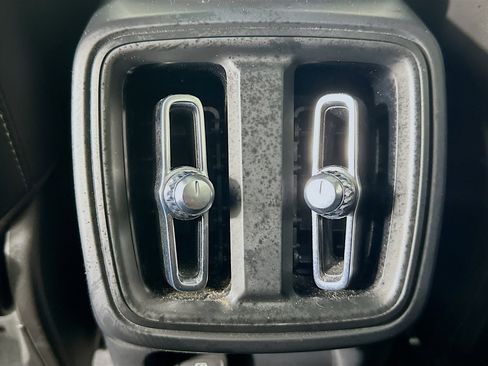 Used 2024 Volvo XC40 B5 Core image 26