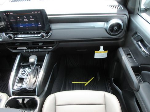 New 2026 Chevrolet Colorado LT w/ LT Convenience Package AWD/4WD image 16