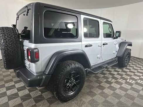 Used 2024 Jeep Wrangler Unlimited AWD/4WD image 2