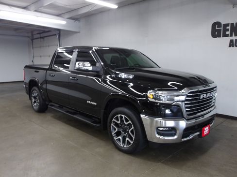 Used 2025 RAM 1500 Laramie AWD/4WD image 4