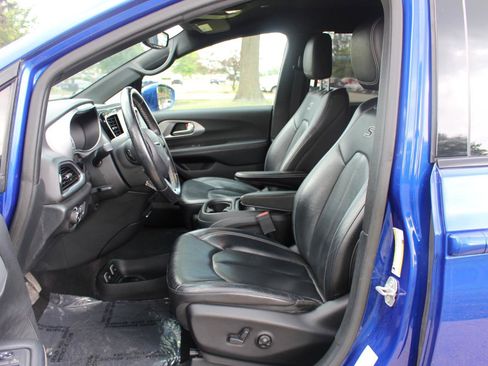 Used 2018 Chrysler Pacifica Touring-L Plus w/ S Appearance Package FWD image 13