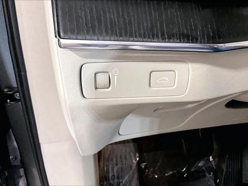 Used 2020 Volvo XC90 T6 Momentum w/ Protection Package Premier AWD/4WD image 35