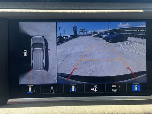 Used 2021 GMC Yukon Denali w/ Denali Premium Package image 27