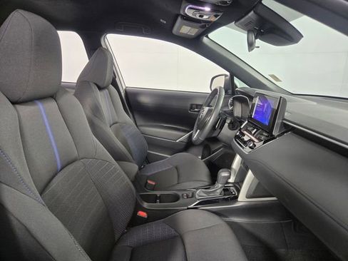 Used 2024 Toyota Corolla Cross SE image 15