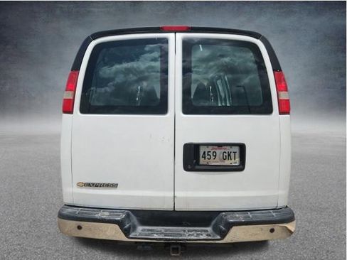 Used 2017 Chevrolet Express 2500 RWD image 8