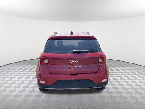 Used 2022 Hyundai Venue SEL FWD image 6