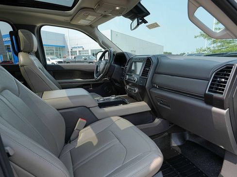 Used 2019 Ford Expedition Limited w/ Equipment Group 302A AWD/4WD image 23