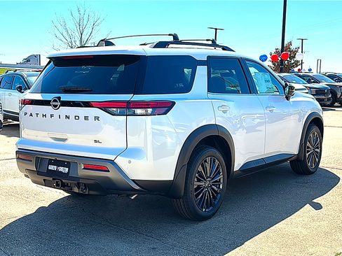 New 2026 Nissan Pathfinder SL w/ SL Premium Package image 8