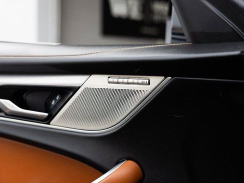 Used 2023 Jaguar F-PACE R-Dynamic S image 27